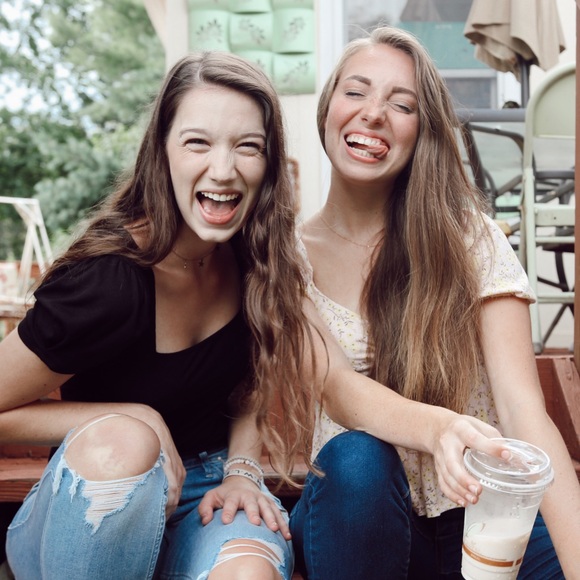 Meet your Posher, Emma - Picture 1 of 3